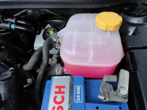Cómo cambiar el líquido anticongelante del coche
